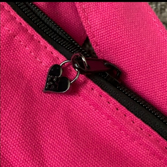 Hot Topic Black Heart Skull Tote Bag NWT - Picture 4 of 5